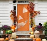 10 ideas for decorating the door for Halloween
