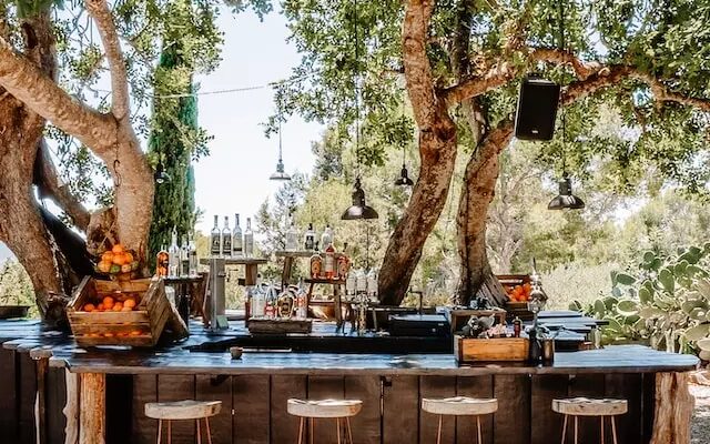 natural style outdoor kitchen
