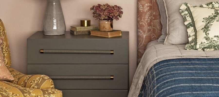 decorate with color, such as combining gray and powder pink