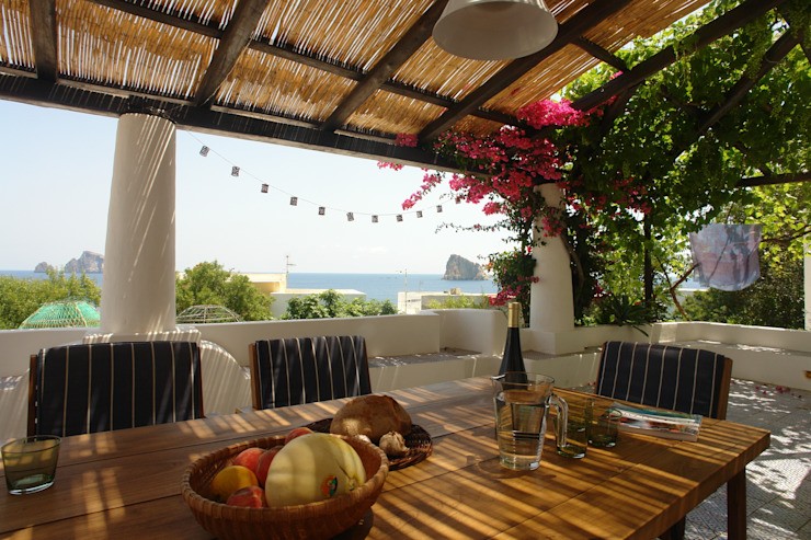 House of Panarea, architectural studio Manuela Zecca architectural studio Manuela Zecca Mediterranean style balconies and terraces
