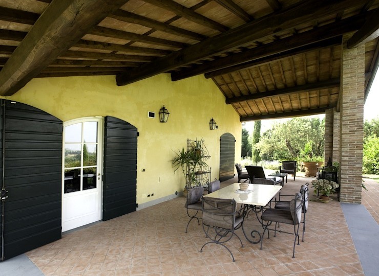 Vila Via Pollinelle, Fanucchi Technical Studio Fanucchi Technical Studio Balconies and terraces in rustic style