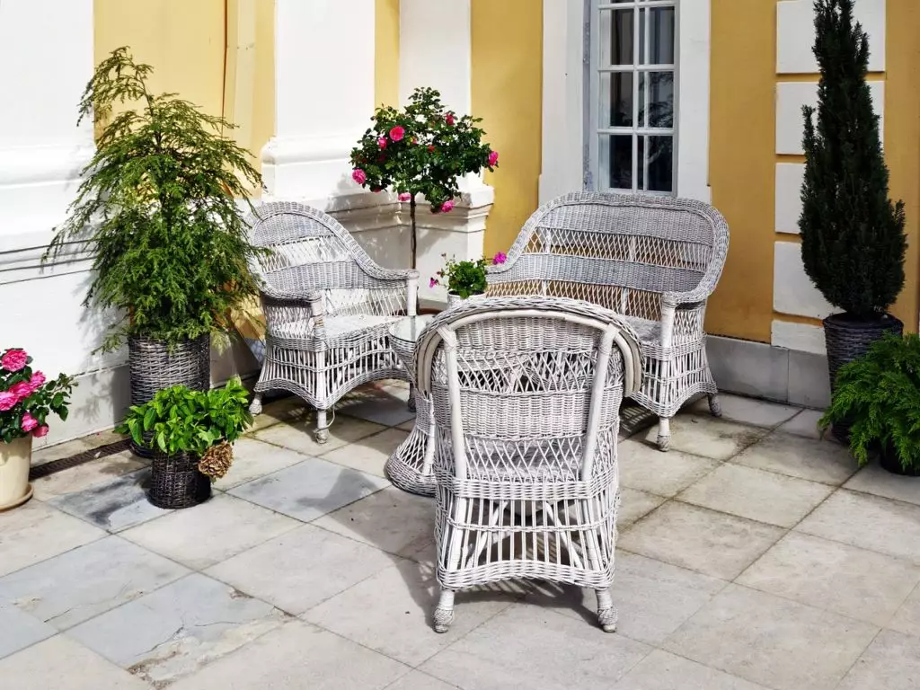 white wicker furniture