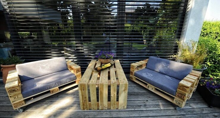 Das Sofa Hermann, palettenmoebel.at palettenmoebel.at Balconies and terraces in industrial style Furniture