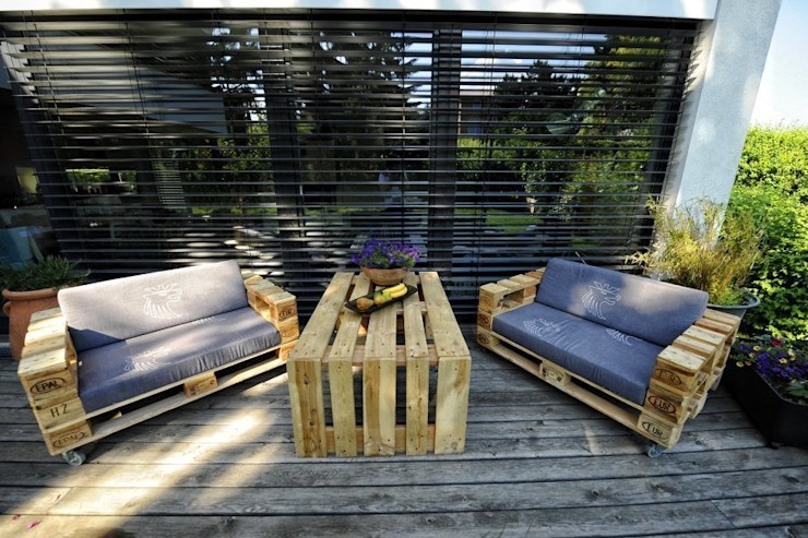 Das Sofa Hermann, palettenmoebel.at palettenmoebel.at Balconies and terraces in industrial style Furniture