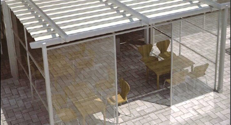 Pergolas in Barcelona by Toldos Clot, TOLDOS CLOT, SL TOLDOS CLOT, SL Modern style gardens Aluminium/White zinc Pergolas, canopies and greenhouses