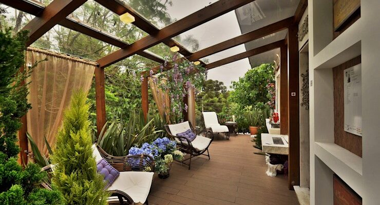 Live more by spending less - VARANDA, Bender Arquitetura Bender Arquitetura Rustic style balconies and terraces