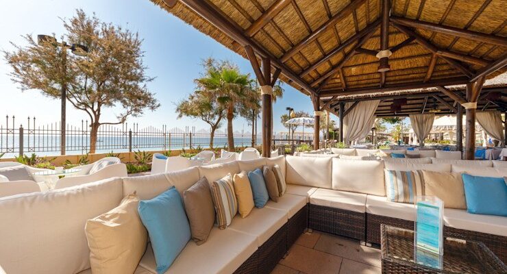 African cane pergola ESTRUCTURAS DE MADERAS RIGON, SL Tropical style gardens Solid wood pergola, cane, African cane, gazebos, pergolas, canopies and greenhouses